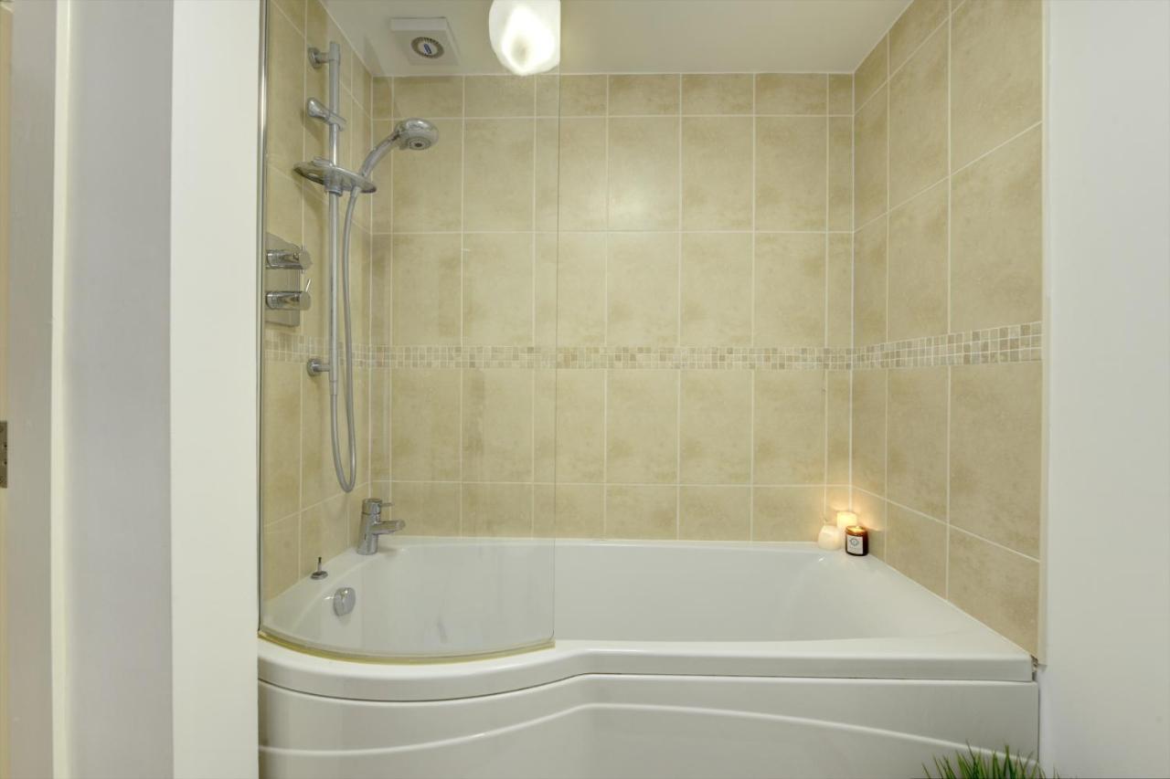 City Centre, 2 Bedroom, Secured Parking, 3 King Bed, Wifi Sleep 6 Guest Comfortable On Three King Size Beds, Jewellery Quarter , Birmingham City Centre , Allocated Secured Parking エクステリア 写真