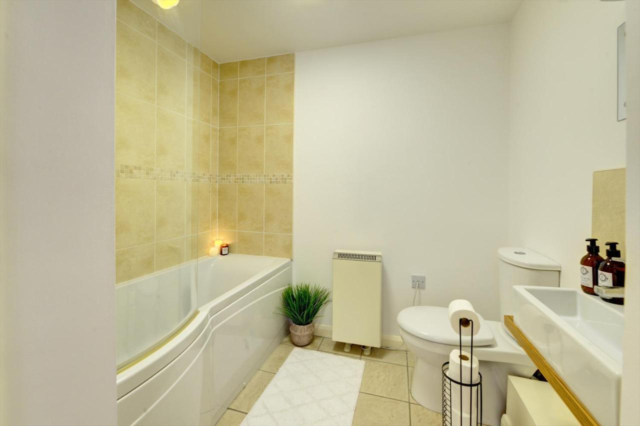 City Centre, 2 Bedroom, Secured Parking, 3 King Bed, Wifi Sleep 6 Guest Comfortable On Three King Size Beds, Jewellery Quarter , Birmingham City Centre , Allocated Secured Parking エクステリア 写真
